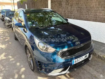 Usado Kia Niro 141 CV (103 kW) 2017 Azul SUV
