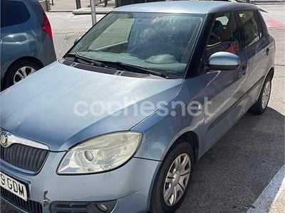 Usado Skoda Fabia 60 CV (44 kW) 2008 Azul Berlina