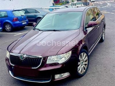 Usado Skoda Superb Elegance 140 HP (102 kW) 2010 Vermelho Sedan