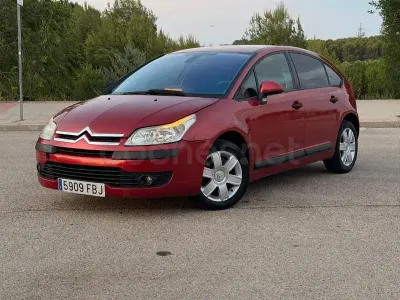 Usado Citroën C4 90 CV (66 kW) 2006 Granate Berlina