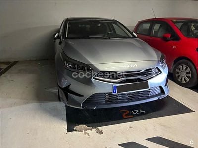 Usado Kia Ceed 136 CV (100 kW) 2024 Azul Utilitario