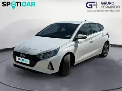 Usado Hyundai i20 100 CV (73 kW) 2021 Blanco Berlina