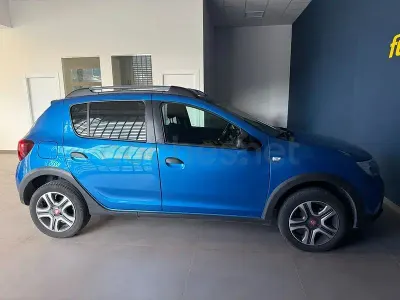 Usado Dacia Sandero Comfort 95 CV (69 kW) 2019 Azul Berlina