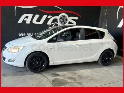 Usado Opel Astra Enjoy 110 CV (80 kW) 2010 Blanco Berlina