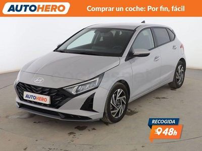 Usado Hyundai i20 101 CV (74 kW) 2024 Gris Utilitario