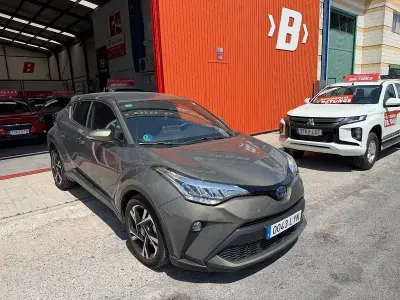 Usado Toyota C-HR Advance 122 CV (89 kW) 2022 Verde SUV
