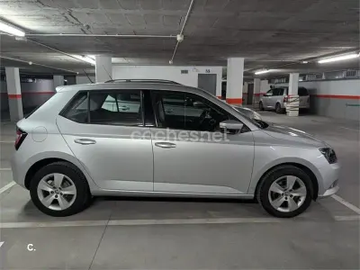 Usado Skoda Fabia 75 CV (55 kW) 2017 Gris / plata Berlina