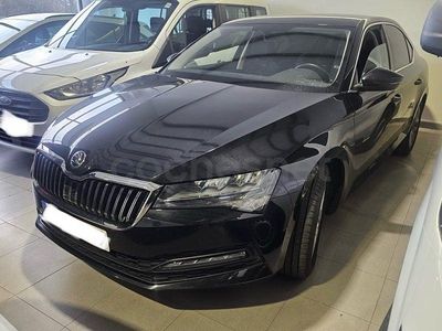 Usado Skoda Superb Style 150 CV (110 kW) 2023 Negro Berlina
