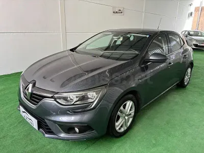 Usado Renault Mégane IV Business 90 CV (66 kW) 2017 Azul Berlina