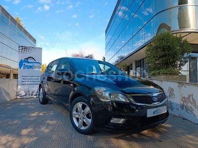 Negro Usado 2010 Kia Ceed Active Utilitario | 6990 €