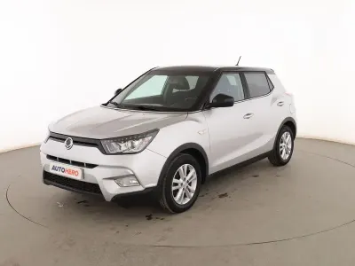 Usado SsangYong Tivoli Limited 128 CV (94 kW) 2017 Plata SUV