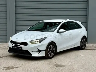 Usado Kia Ceed 100 CV (73 kW) 2025 Blanco Utilitario