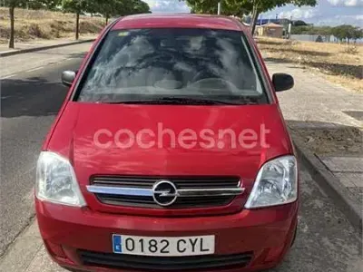 Usado Opel Meriva Cosmo 100 CV (73 kW) 2004 Rojo Monovolumen