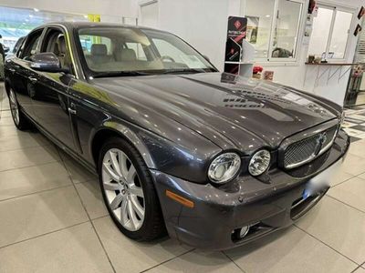 Usado Jaguar XJ6 Executive 207 CV (152 kW) 2008 Gris Berlina