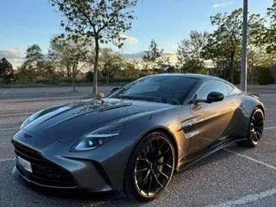 Usado Aston Martin V8 Vantage 665 CV (489 kW) 2024 Gris / plata Coupe