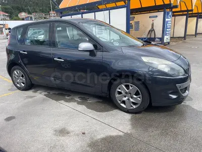 Begagnad Renault Scénic III Dynamique 110 HK (80 kW) 2012 Grå Minibuss