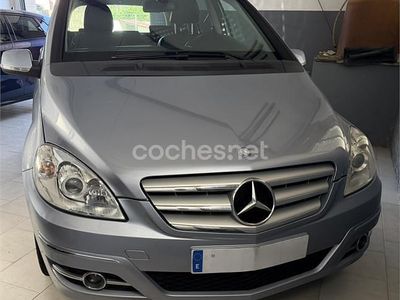 Usado Mercedes B200 140 CV (102 kW) 2008 Gris / plata Monovolumen