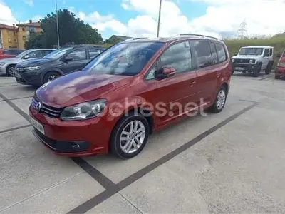 Usado VW Touran Advance 105 CV (77 kW) 2012 Granate Monovolumen