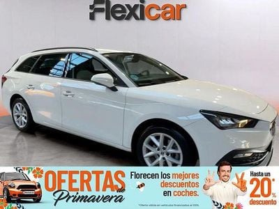 Usado Seat Leon Style 130 CV (95 kW) 2021 Blanco Familiar
