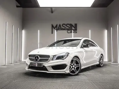 Usado Mercedes CLA200 136 CV (100 kW) 2014 Blanco Coupe