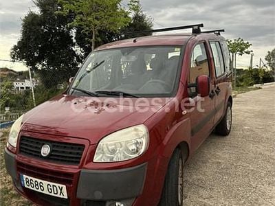 Usado Fiat Doblò 105 CV (77 kW) 2009 Rojo Monovolumen