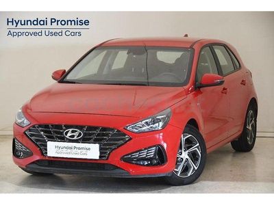 Usado Hyundai i30 120 CV (88 kW) 2024 Rojo Berlina