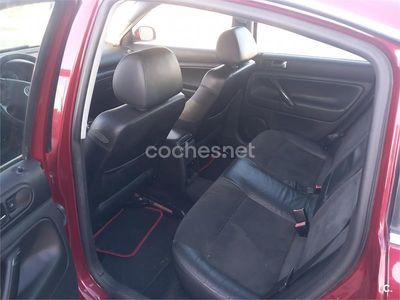 Usado VW Passat Highline 170 CV (125 kW) 2004 Granate Berlina