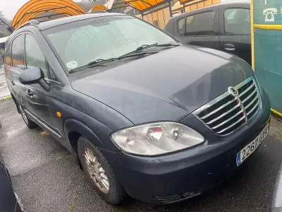 Usado SsangYong Rodius Limited 165 CV (121 kW) 2010 Gris / plata Monovolumen