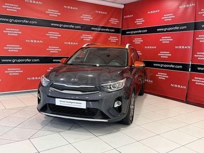 Usado Kia Stonic 100 CV (73 kW) 2019 Gris / plata SUV