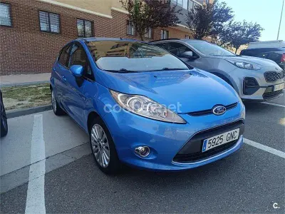 Usado Ford Fiesta Titanium 82 CV (60 kW) 2010 Azul Berlina