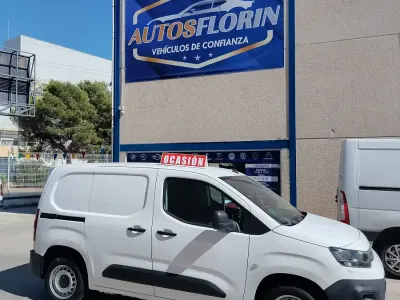 Usado Citroën Berlingo 102 CV (75 kW) 2021 Blanco Monovolumen