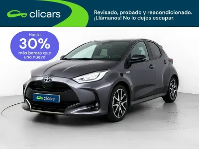 Usado Toyota Yaris Plus 75 CV (55 kW) 2021 Gris Utilitario