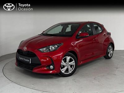 Używany Toyota Yaris Hybrid Active 116 KM (85 kW) 2024 Czerwony Sedan/Limuzyna