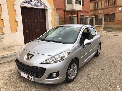 Usado Peugeot 207 Business-Line 70 CV (51 kW) 2012 Gris / plata Berlina