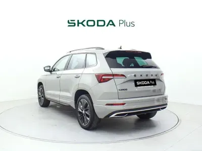 Usado Skoda Karoq SportLine 150 CV (110 kW) 2022 Gris SUV
