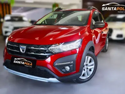 Usado Dacia Sandero Essentiel 91 CV (66 kW) 2022 Rojo Berlina