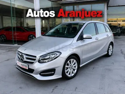 Usado Mercedes B180 109 CV (80 kW) 2018 Gris / plata Utilitario