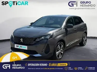 Usado Peugeot 3008 Allure 225 CV (165 kW) 2023 Gris SUV