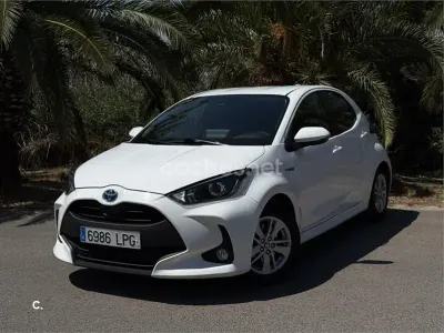 Usado Toyota Yaris Hybrid Plus 116 CV (85 kW) 2021 Blanco Berlina