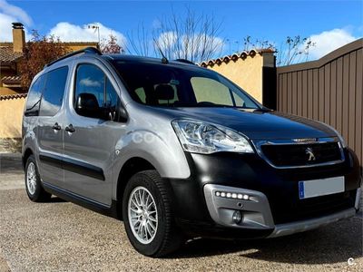 Gris / plata Usado 2016 Peugeot TePee Outdoor Monovolumen | 12.900 €