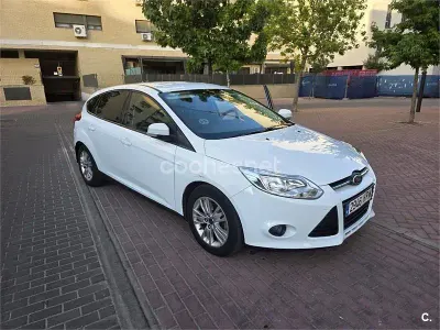 Usado Ford Focus Trend 115 CV (84 kW) 2013 Blanco Berlina