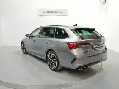 Usado Skoda Octavia RS 200 CV (147 kW) 2023 Gris Familiar