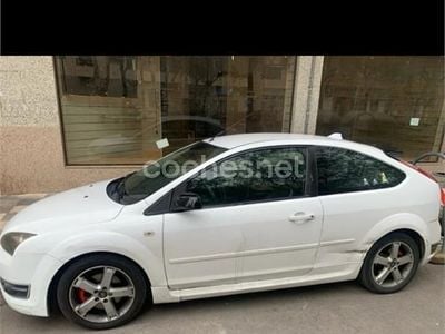 Usado Ford Focus Trend 136 CV (100 kW) 2007 Blanco Berlina