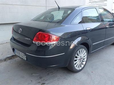 Usado Fiat Linea Emotion 105 CV (77 kW) 2010 Negro Berlina