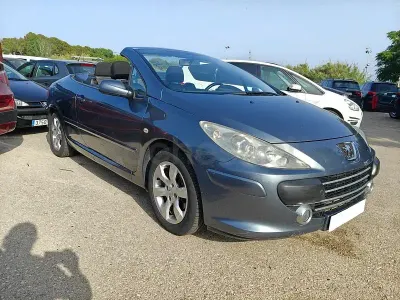 Usado Peugeot 307 CC 110 CV (80 kW) 2007 Azul Descapotable
