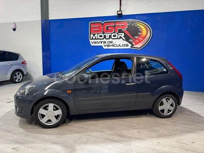 Gris / plata Usado 2008 Ford Fiesta Trend Berlina | 2999 € (Precio justo)
