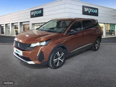 Usado Peugeot 5008 Allure 130 CV (95 kW) 2022 Marrón SUV
