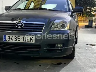 Usado Toyota Avensis Executive 116 CV (85 kW) 2005 Gris / plata Berlina