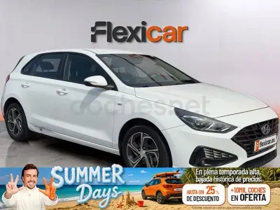 Usado Hyundai i30 120 CV (88 kW) 2021 Blanco Berlina