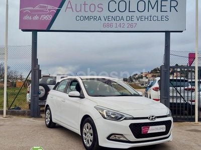 Usado Hyundai i20 90 CV (66 kW) 2015 Blanco Berlina
